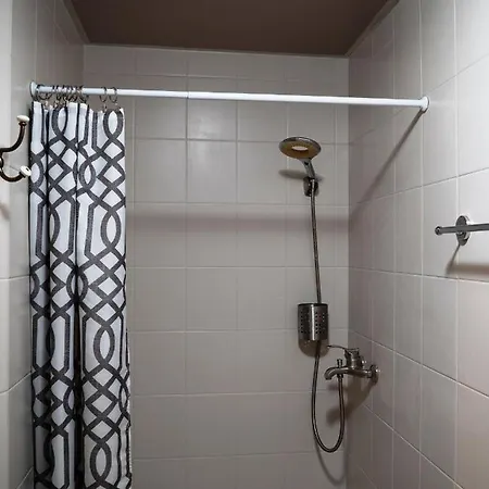 Goscinne Thank Life, 1 Feel Good